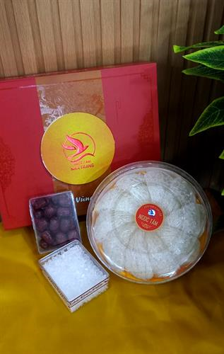 Yến rút lông nguyên tổ